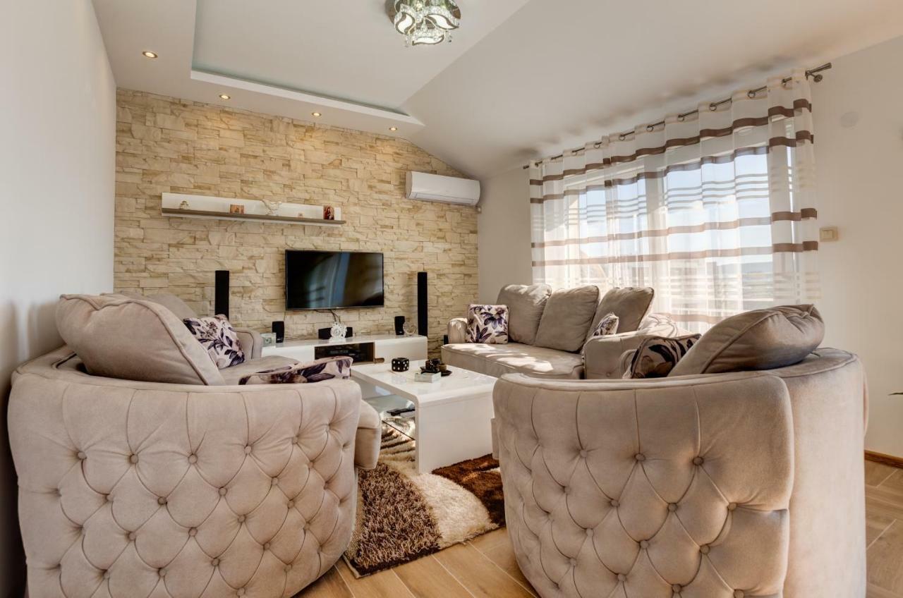 Divino Apartment ติวัต ภายนอก รูปภาพ