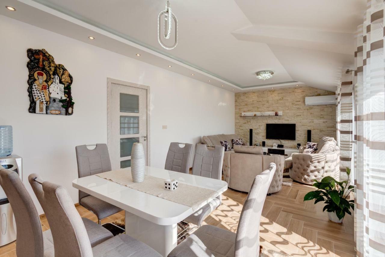 Divino Apartment ติวัต ภายนอก รูปภาพ